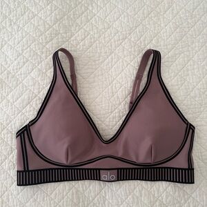 ALO Yoga Airlift Line Up Bra (Smoky Quartz) - size S